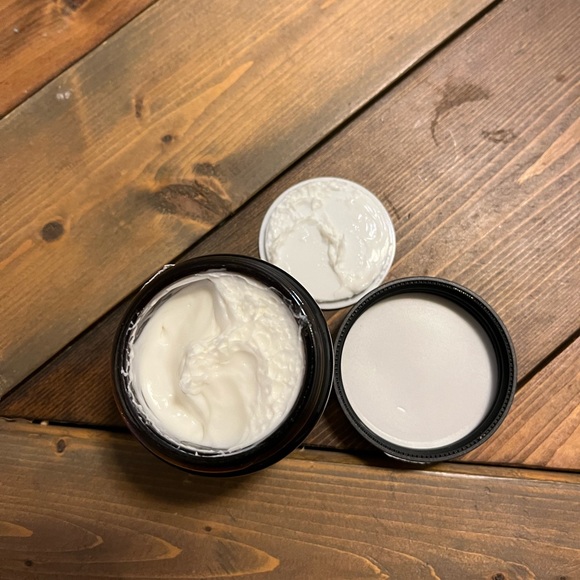 Black plum and sangria body butter. NWT. 3.8oz - Picture 2 of 3